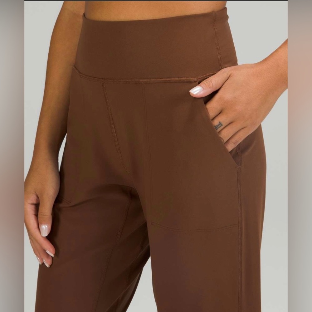 Lululemon align high rise cropped jogger.